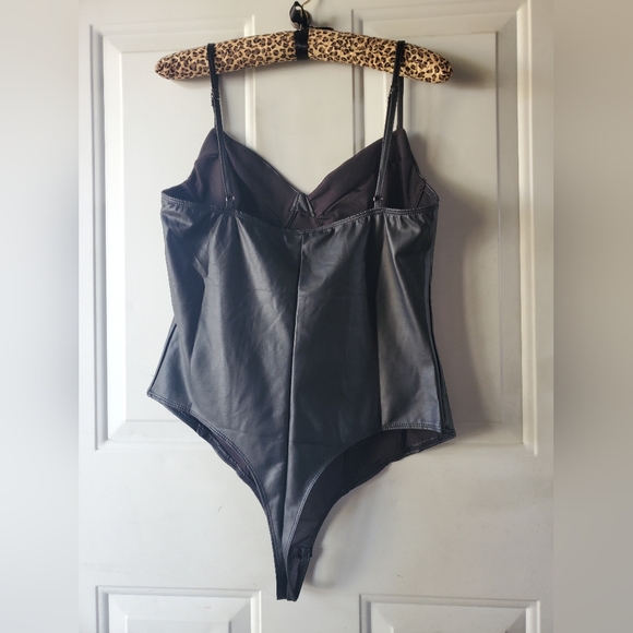 Biāshe faux leather bodysuit. Size Large. Black. - Picture 2 of 8